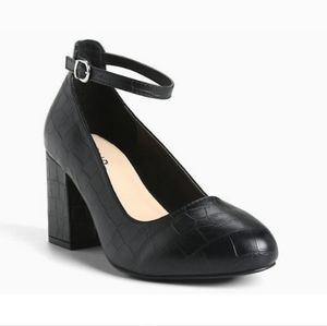 Torrid Faux Croc Mini Block Heels Ankle Strap Chunky Black Pumps Size 7 Wide